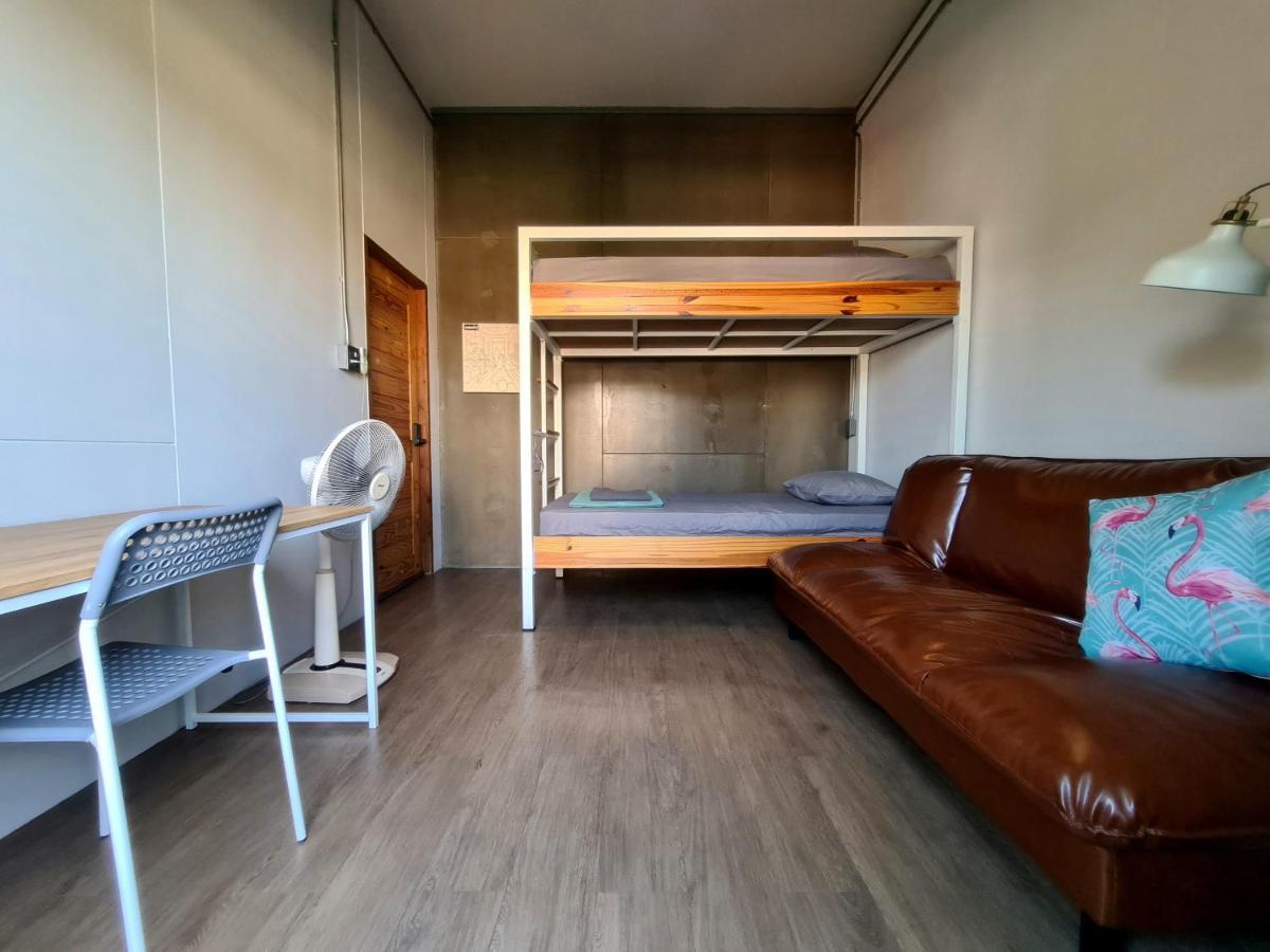 Hybrit Hostel&Cafe Hat Yai Ngoại thất bức ảnh